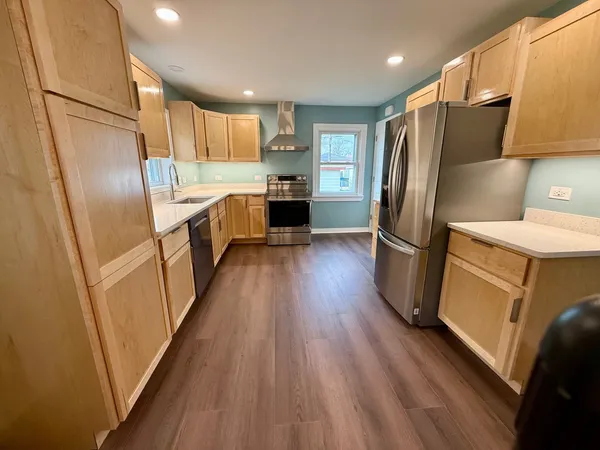$3,000 | 5822 West 64th Place, Chicago, IL 60638