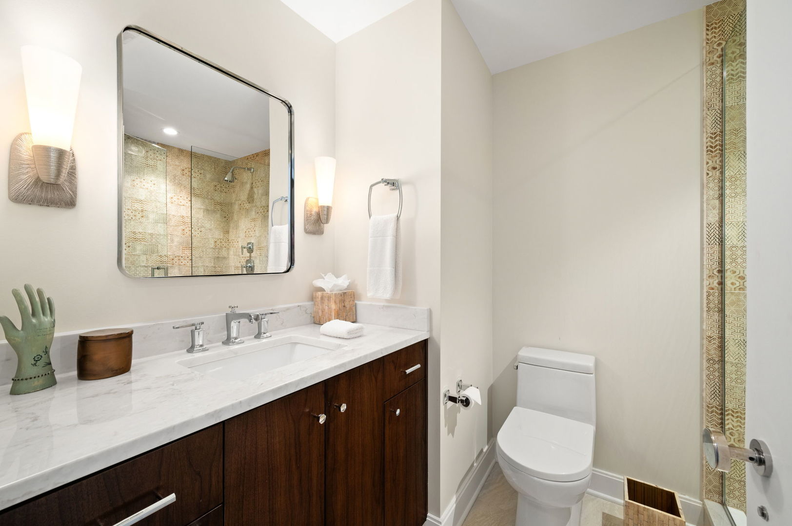 1040 North Lake Shore Drive, Unit 4C Chicago, IL 60611 - Photo 24 of 31 a bathroom with a sink a toilet a mirror and shower