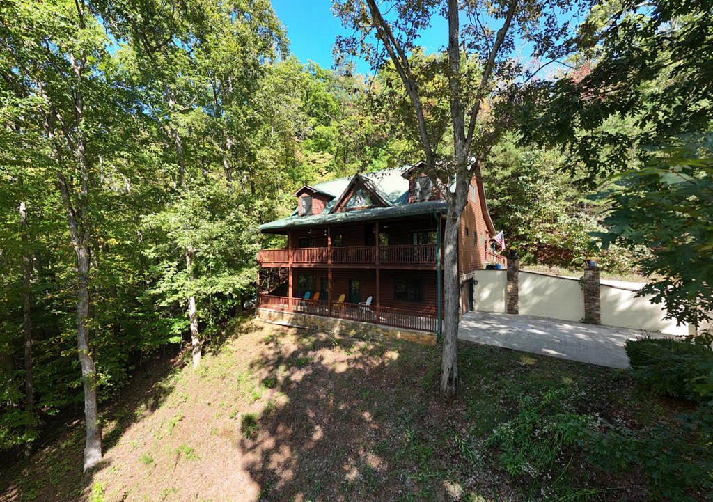 3204 Creekview Road Hiawassee, GA 30546 - Photo 34 of 45 a view of a house with a yard