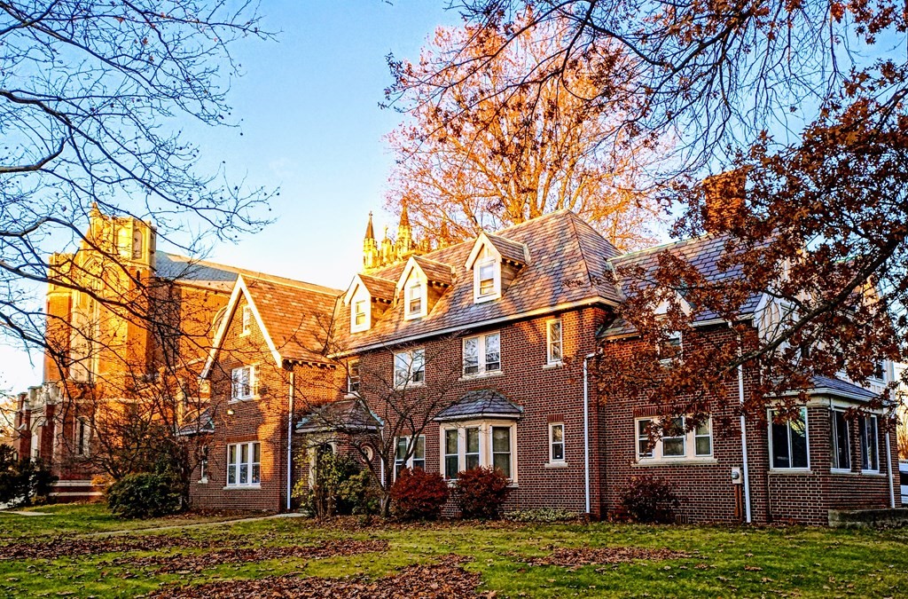 235 Eastern Avenue Springfield, MA 01109 - Photo 3 of 40