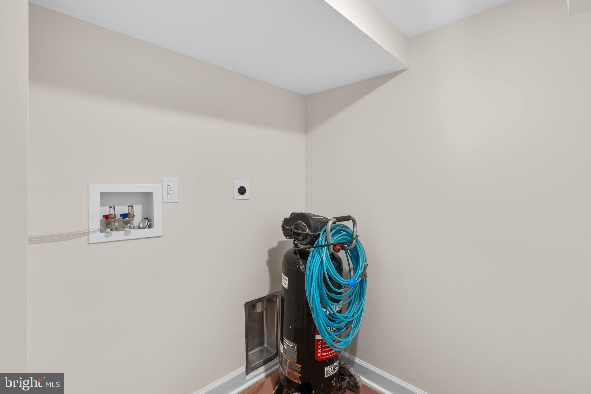 4205 Garrett Park Road Silver Spring, MD 20906 - Photo 25 of 30 Laundry