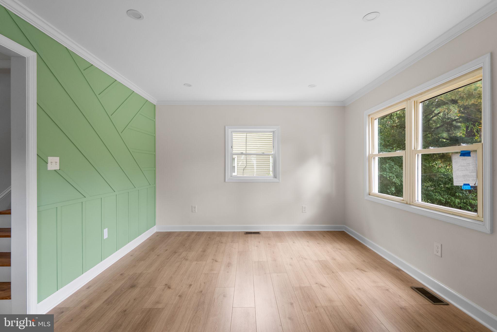 4205 Garrett Park Road Silver Spring, MD 20906 - Photo 7 of 30 Living Room