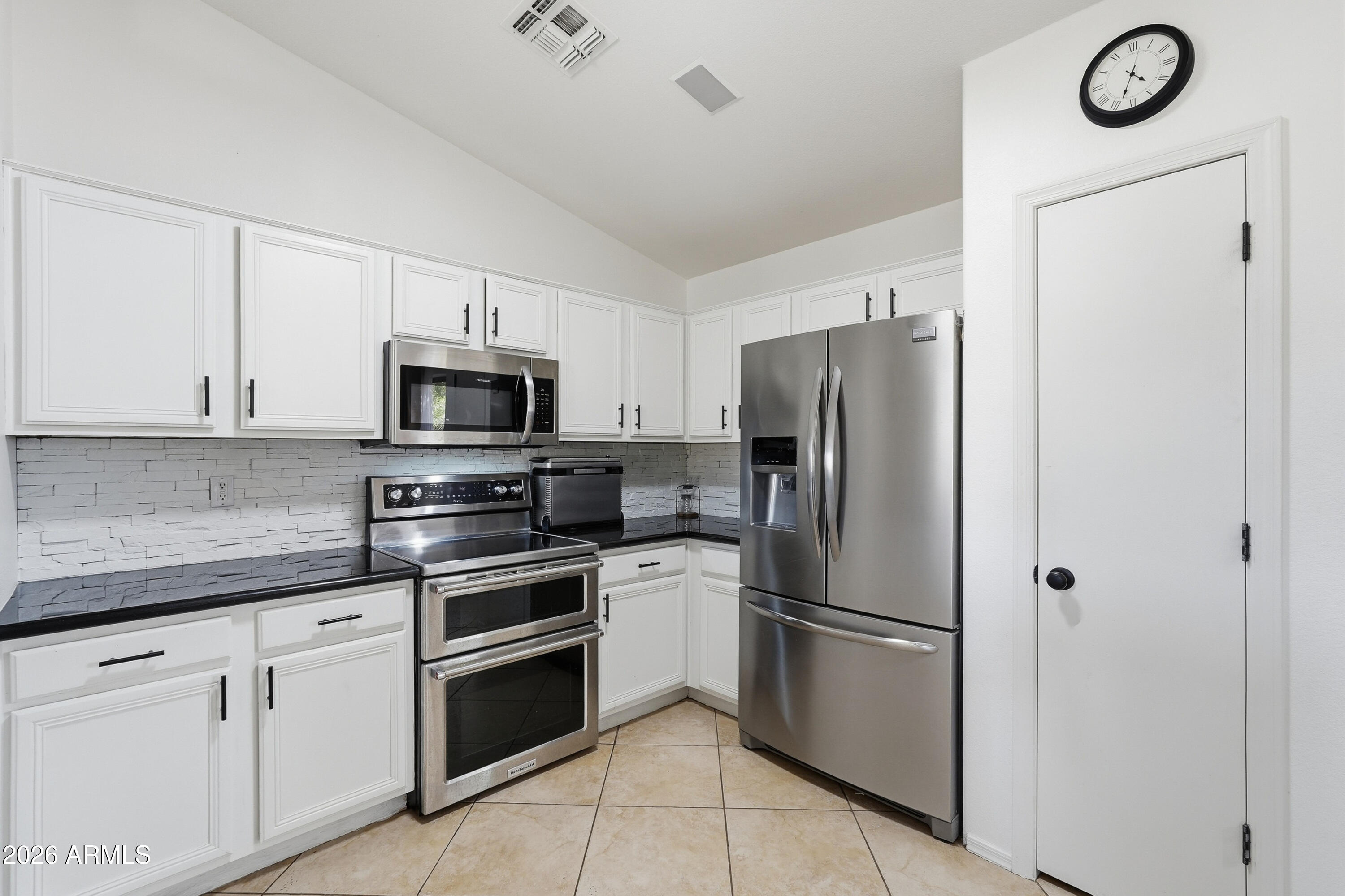 2628 East Beverly Road Phoenix, AZ 85042 - Photo 10 of 26 Stainless Steel Appliances