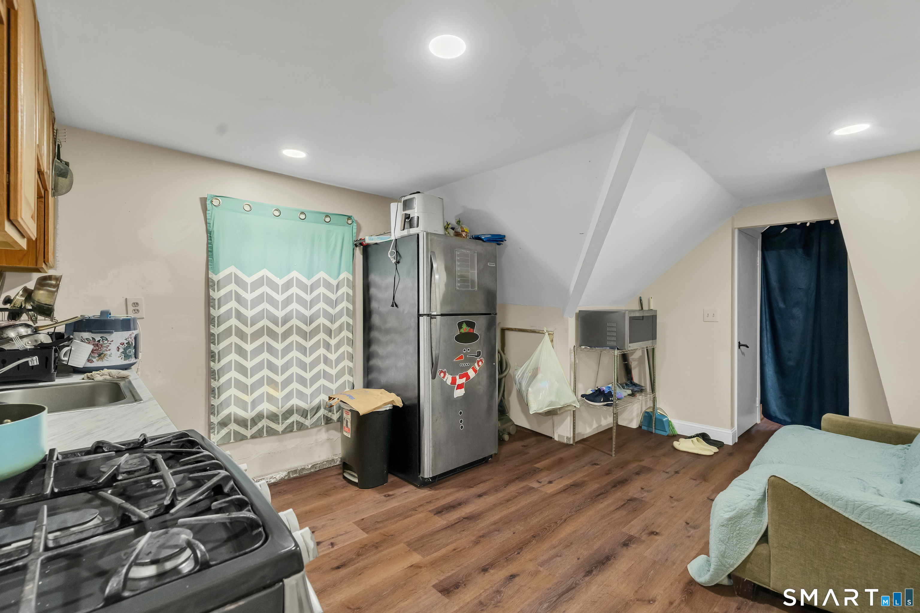 644-646 Maple Street Bridgeport, CT 06608 - Photo 13 of 40