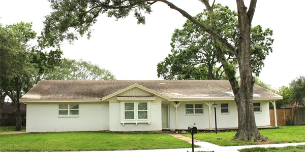 $2,100 | 1802 Sleepy Creek Way, Pearland, TX 77581