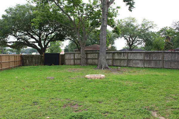 $2,100 | 1802 Sleepy Creek Way, Pearland, TX 77581