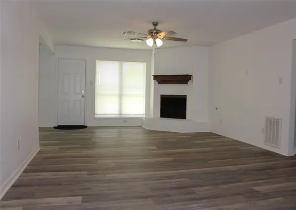 $2,100 | 1802 Sleepy Creek Way, Pearland, TX 77581