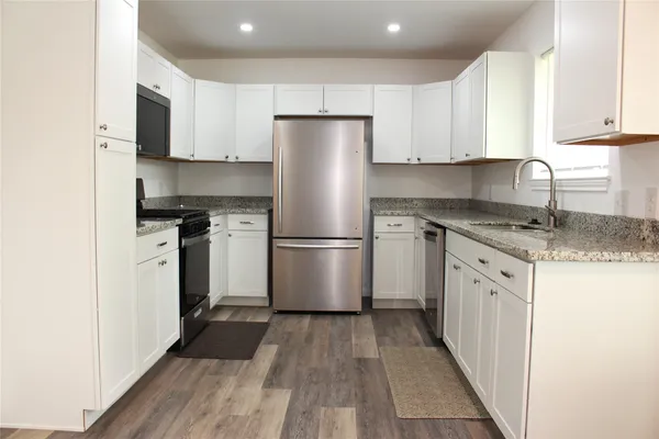 $2,100 | 1802 Sleepy Creek Way, Pearland, TX 77581