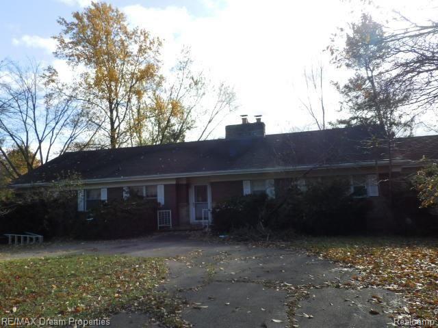 4861 Walnut Lake Road Bloomfield Hills, MI 48301 - Photo 2 of 9 FRONT OF HOME