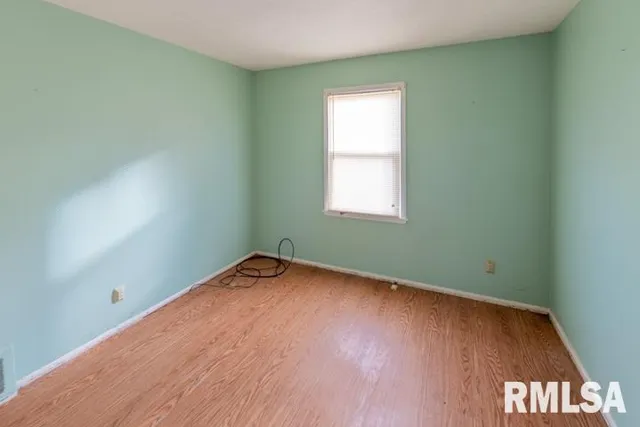 $79,500 | 213 East Lake Avenue, Peoria, IL 61614