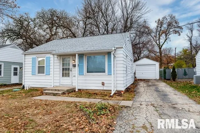 $79,500 | 213 East Lake Avenue, Peoria, IL 61614