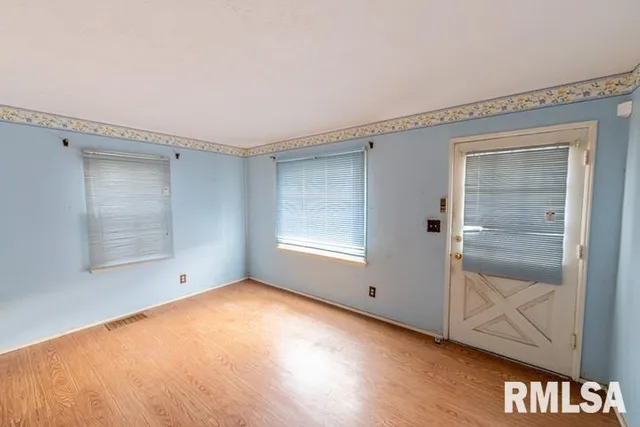 $79,500 | 213 East Lake Avenue, Peoria, IL 61614