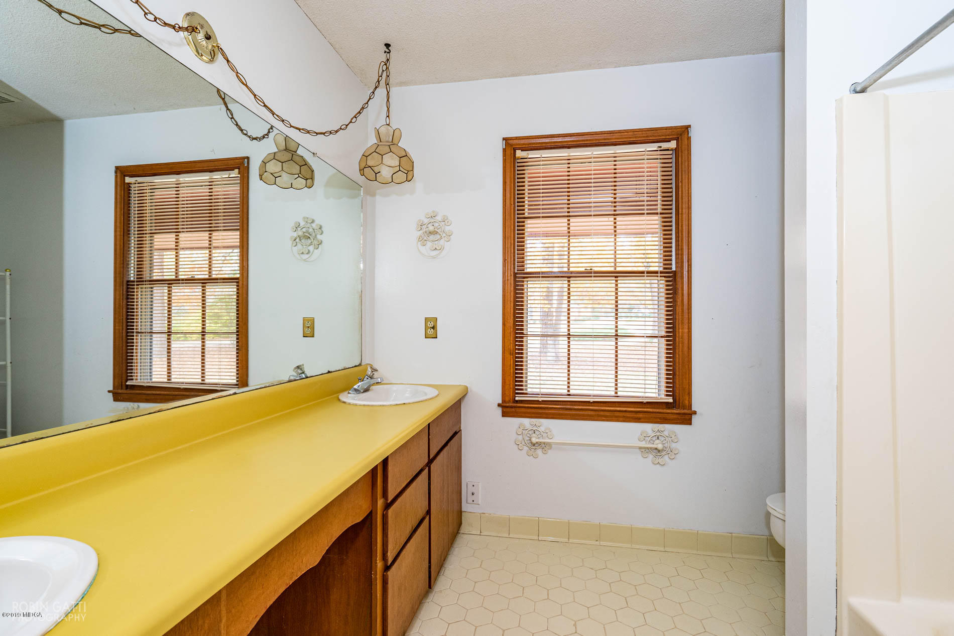 200 Castlegate Road Macon, GA 31210 - Photo 22 of 31 a bathroom with a tub sink and a mirror