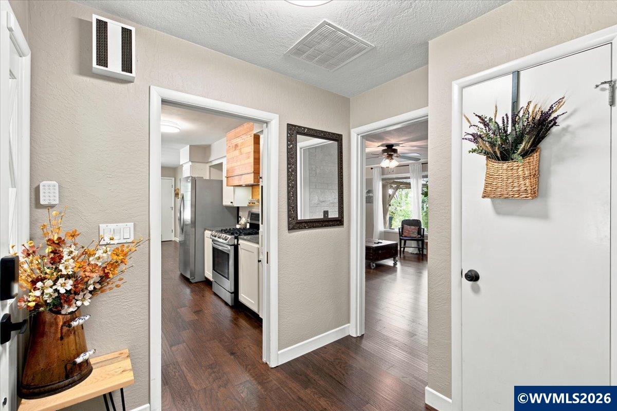 733 Northwest Laurel Place Albany, OR 97321 - Photo 5 of 50