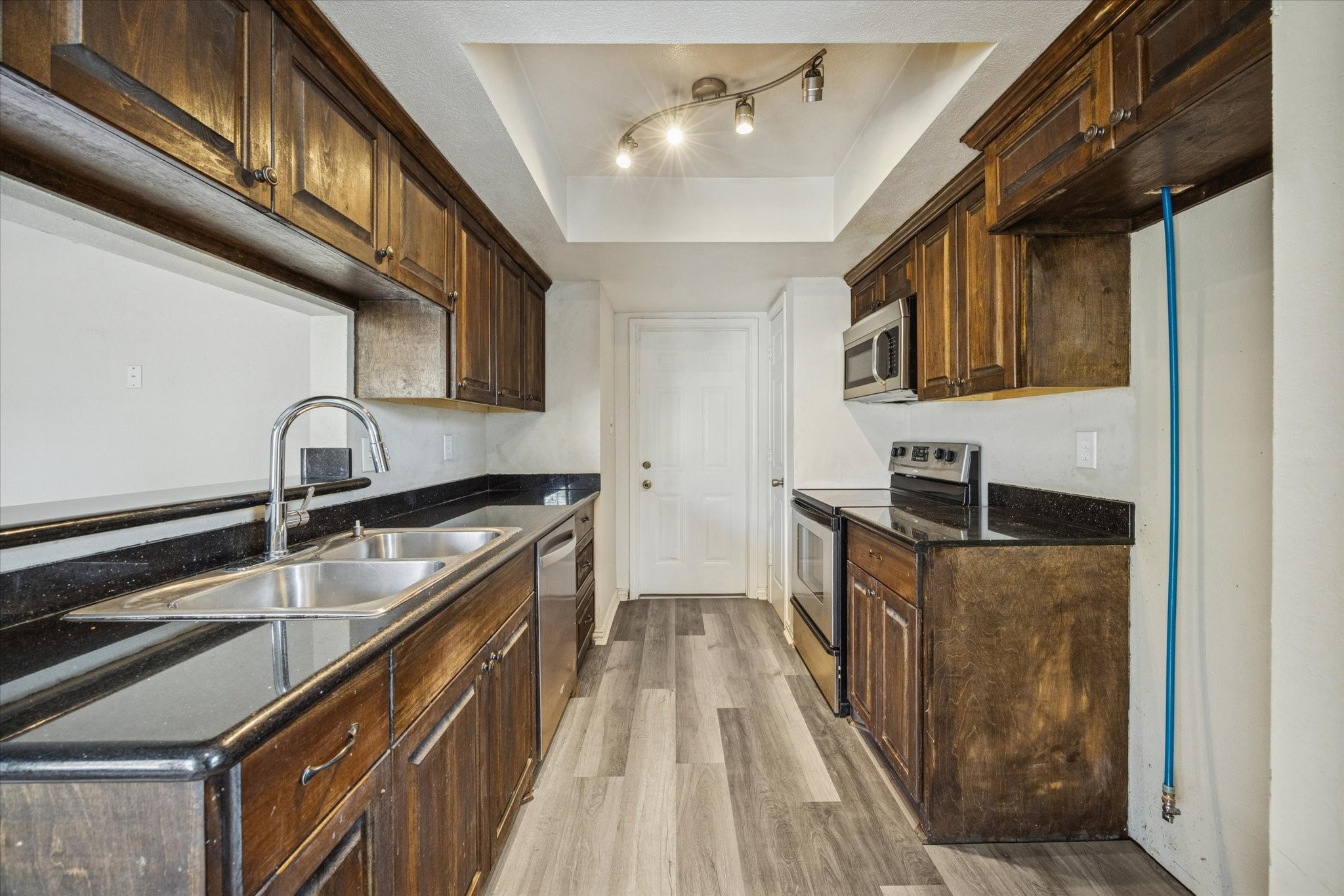 135 Mill Stream Lane Houston, TX 77060 - Photo 8 of 16 Kitchen area comes with dishwasher, stove and microwave
