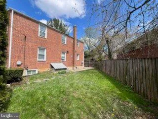 a view of a backyard with brick wall