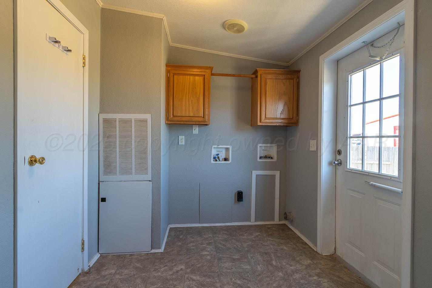 5606 West McCormick Road Amarillo, TX 79118 - Photo 17 of 23 a view of livingroom with hardwood