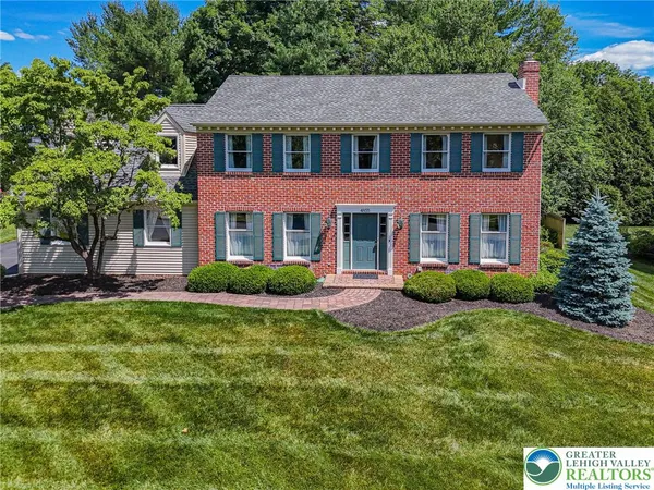 $609,900 | 4855 Meadowview Drive, Lower Macungie Township, PA 18062