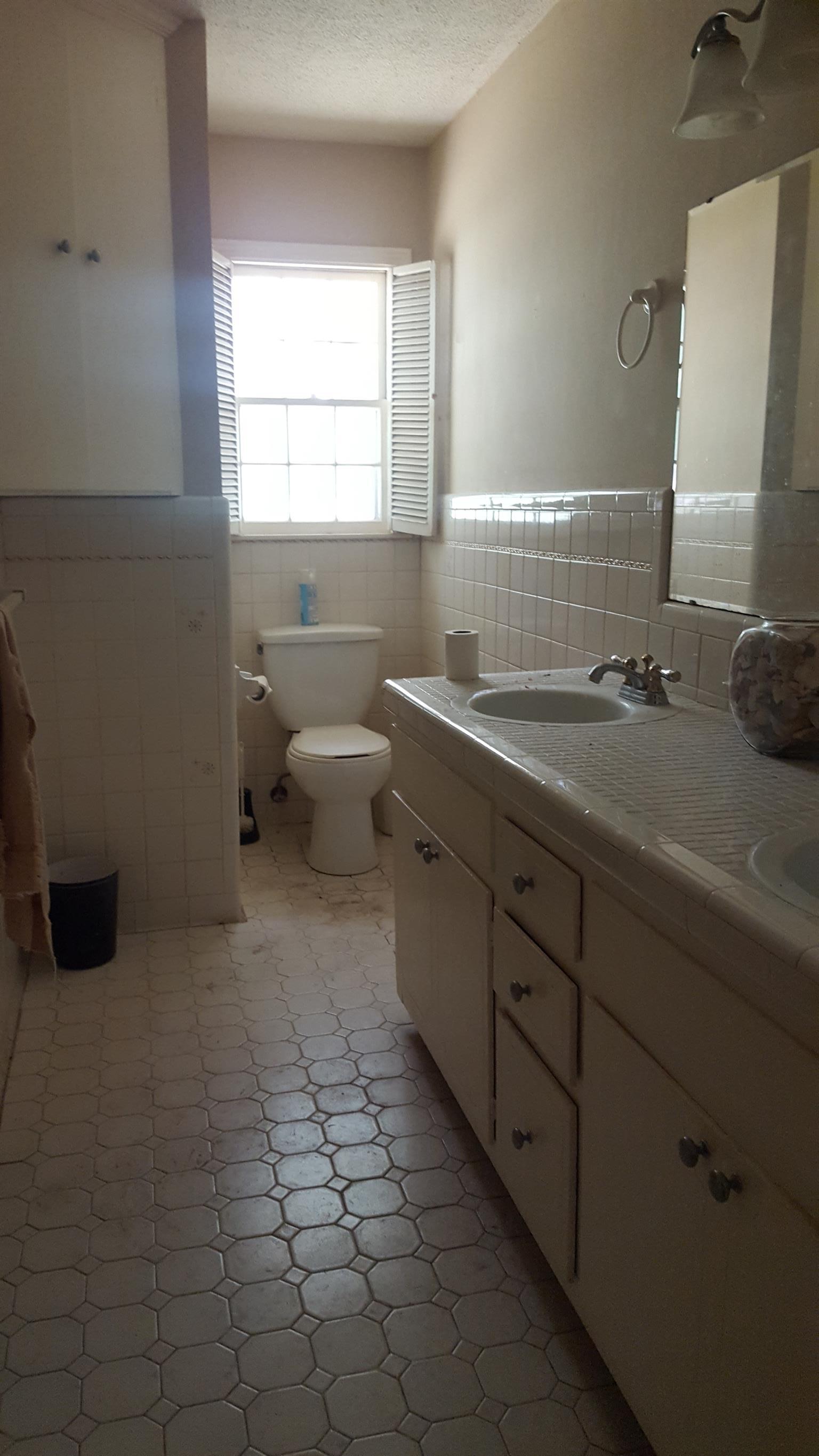 2760 Old Laguardo Road East Lebanon, TN 37087 - Photo 17 of 30 a bathroom with a sink and a mirror