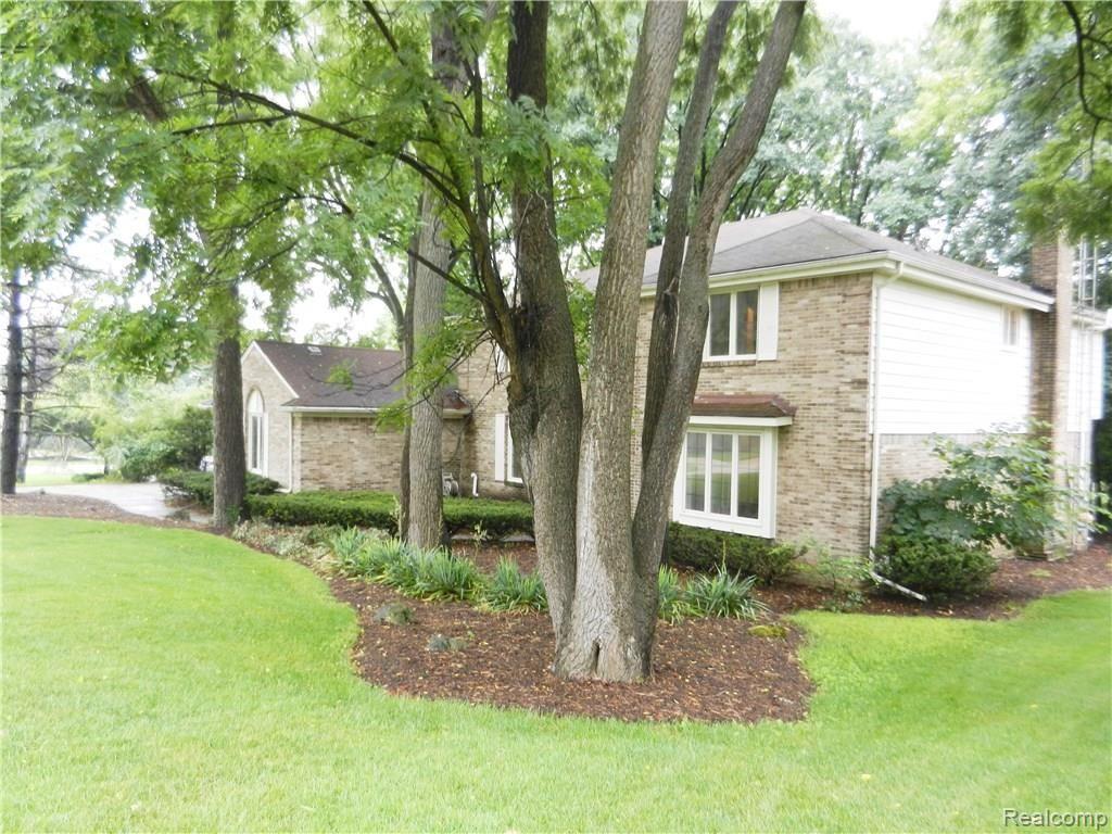 1813 North Kilburn Road Rochester, MI 48306 - Photo 2 of 33 1813 Kilburn front right view.jpg