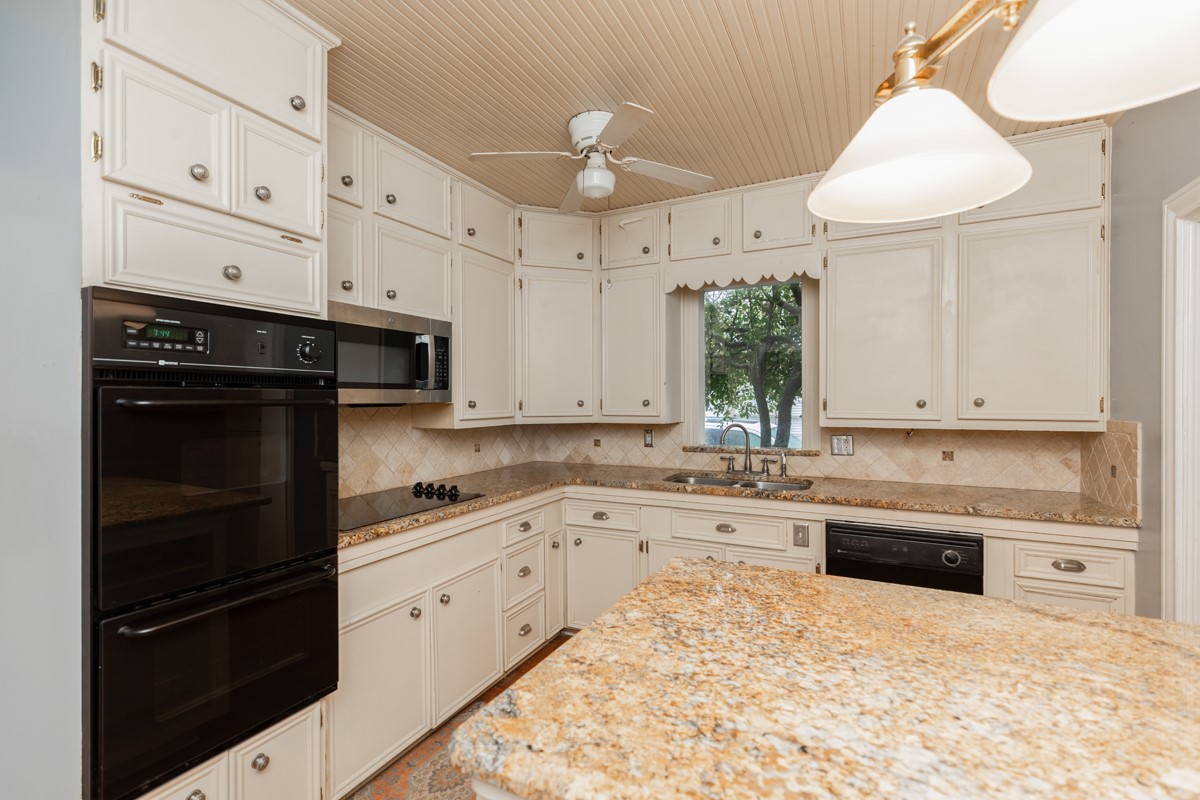 606 22nd Street Beaumont, TX 77706 - Photo 16 of 40