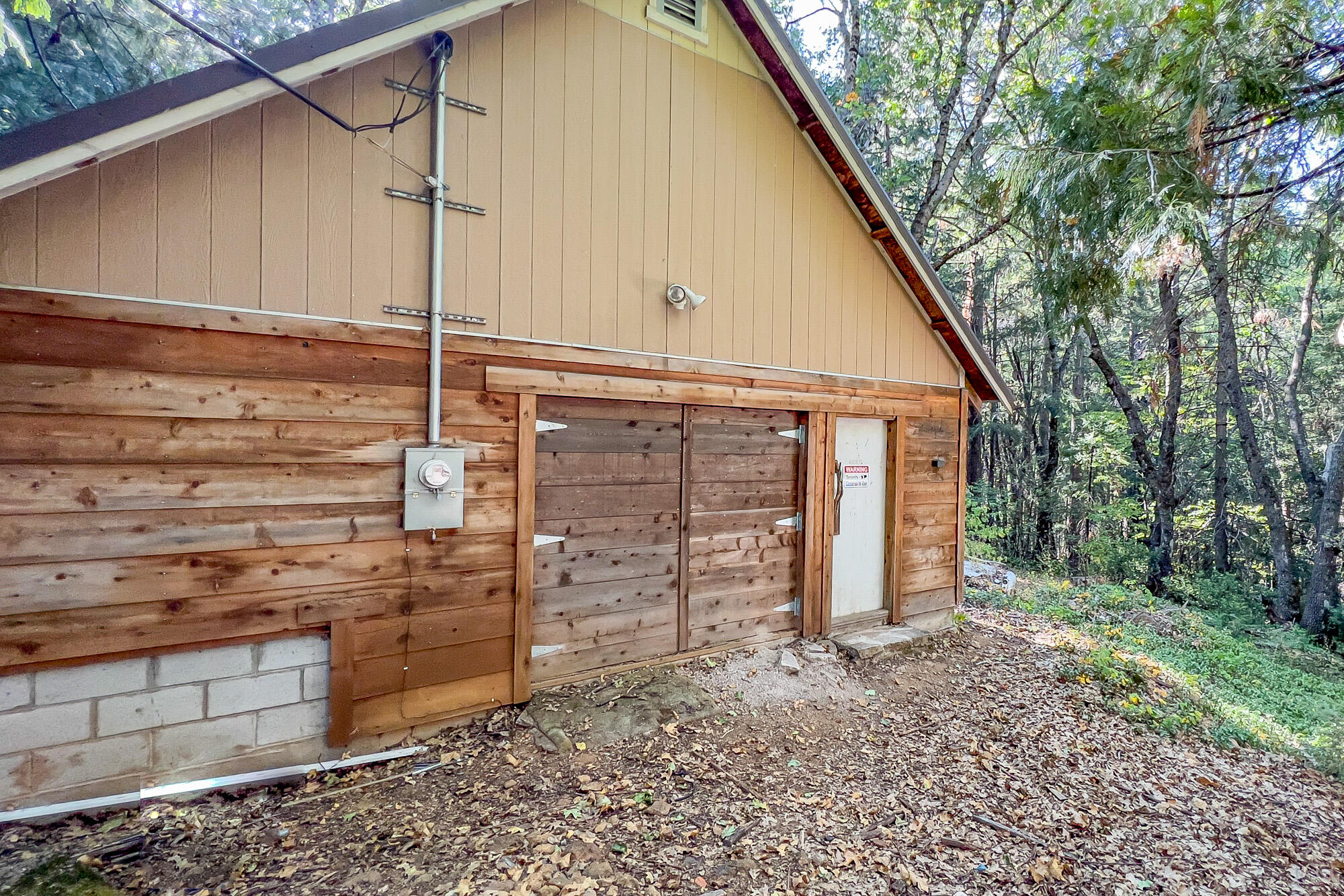4245 Patricia Way Dunsmuir, CA 96025 - Photo 37 of 53 a view of a back yard of the house
