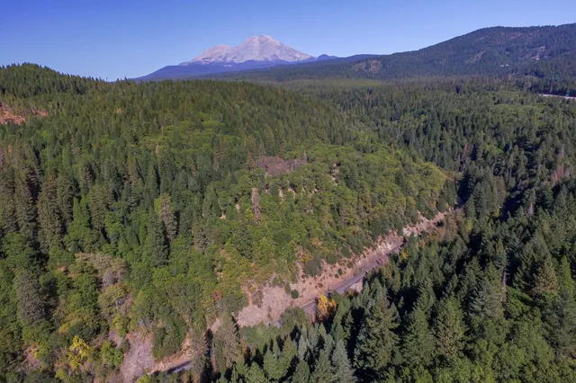 a view of a lake with houses