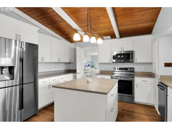 $575,000 | 93215 Long Tom Drive, Cheshire, OR 97419