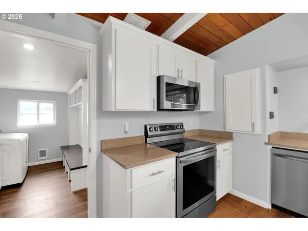 $575,000 | 93215 Long Tom Drive, Cheshire, OR 97419