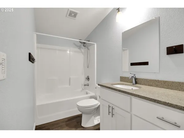 $575,000 | 93215 Long Tom Drive, Cheshire, OR 97419