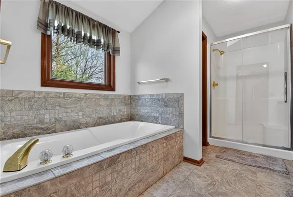 $500,000 | 1504 Hillcrest Court, Atchison, KS 66002