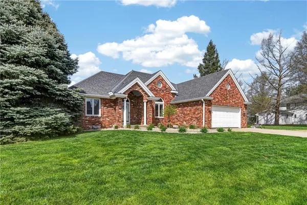 $500,000 | 1504 Hillcrest Court, Atchison, KS 66002