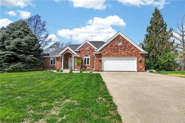 $500,000 | 1504 Hillcrest Court, Atchison, KS 66002