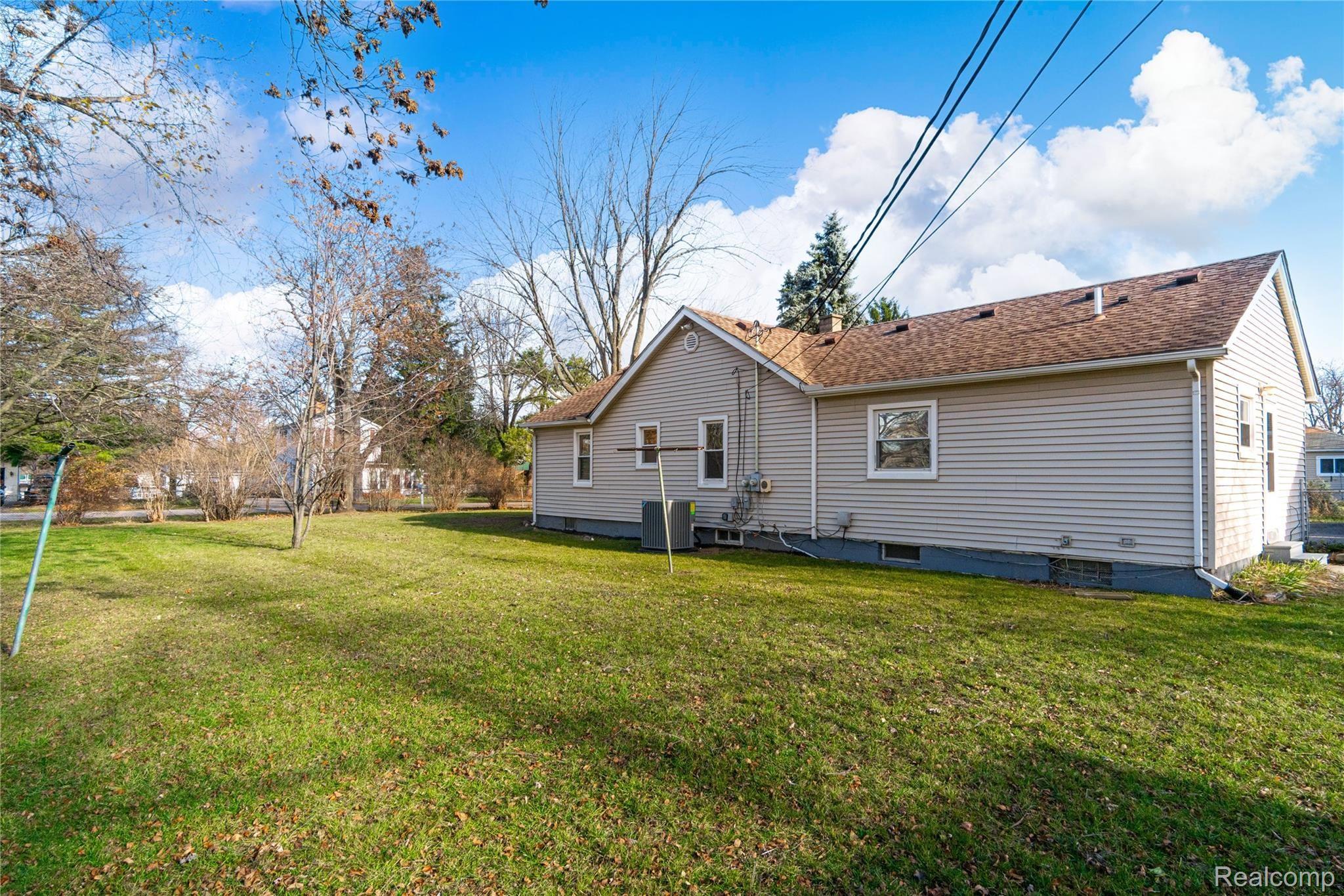 2136 Burdic Street Troy, MI 48085 - Photo 4 of 32 Exteriors (5 of 7).jpg