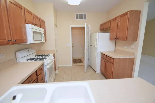 $259,900 | 16242 Tomahawk Lake Court, Crest Hill, IL 60403