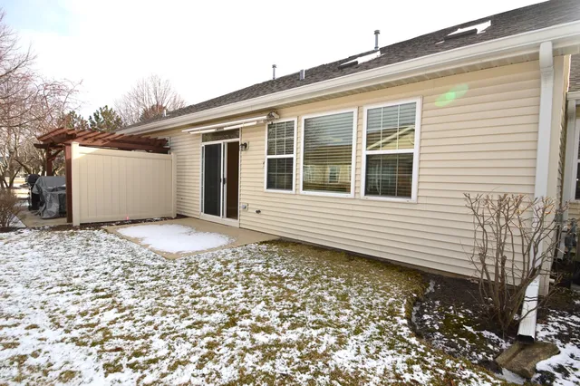 $259,900 | 16242 Tomahawk Lake Court, Crest Hill, IL 60403