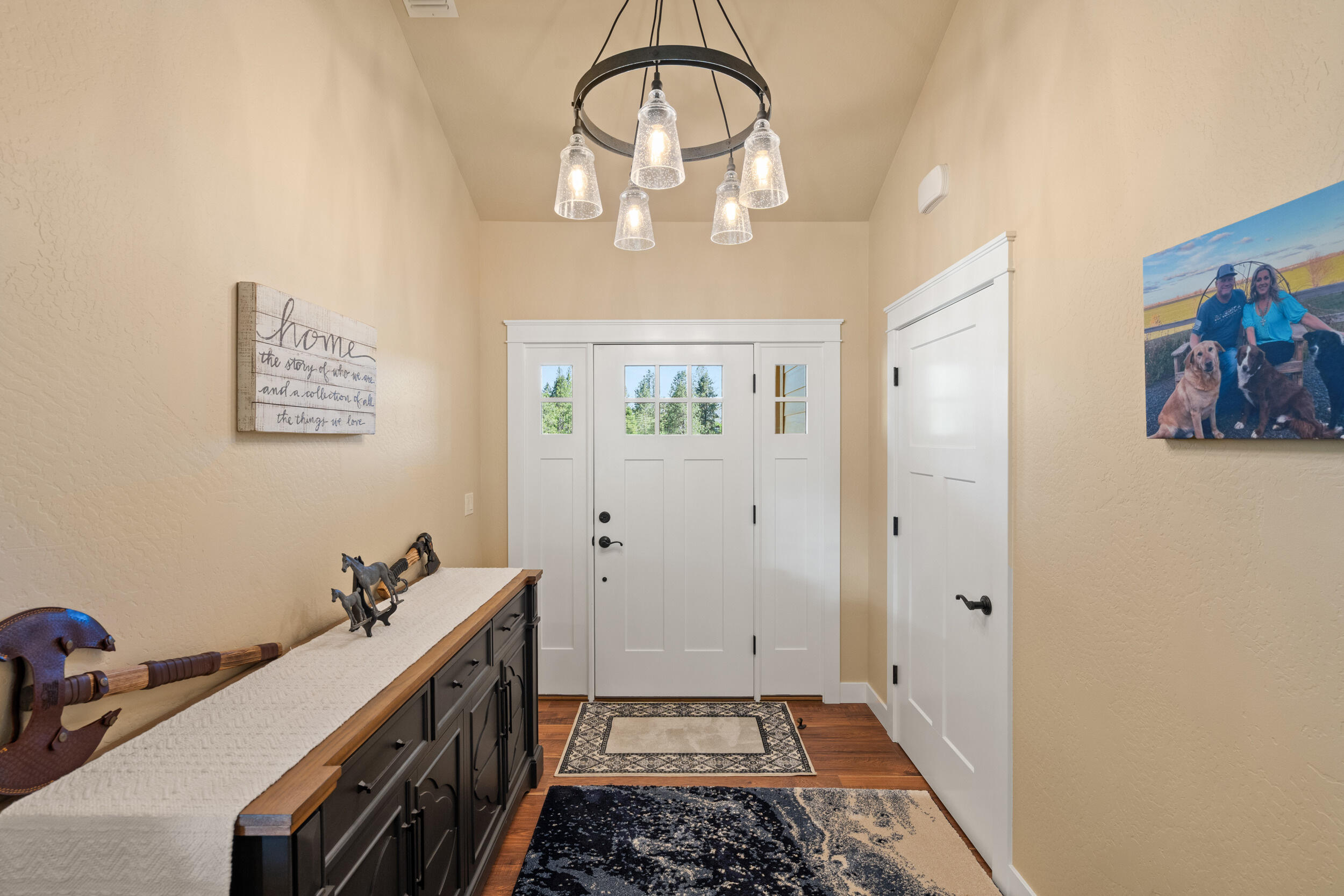 7765 Colonial Way Central Point, OR 97502 - Photo 10 of 50 Entry