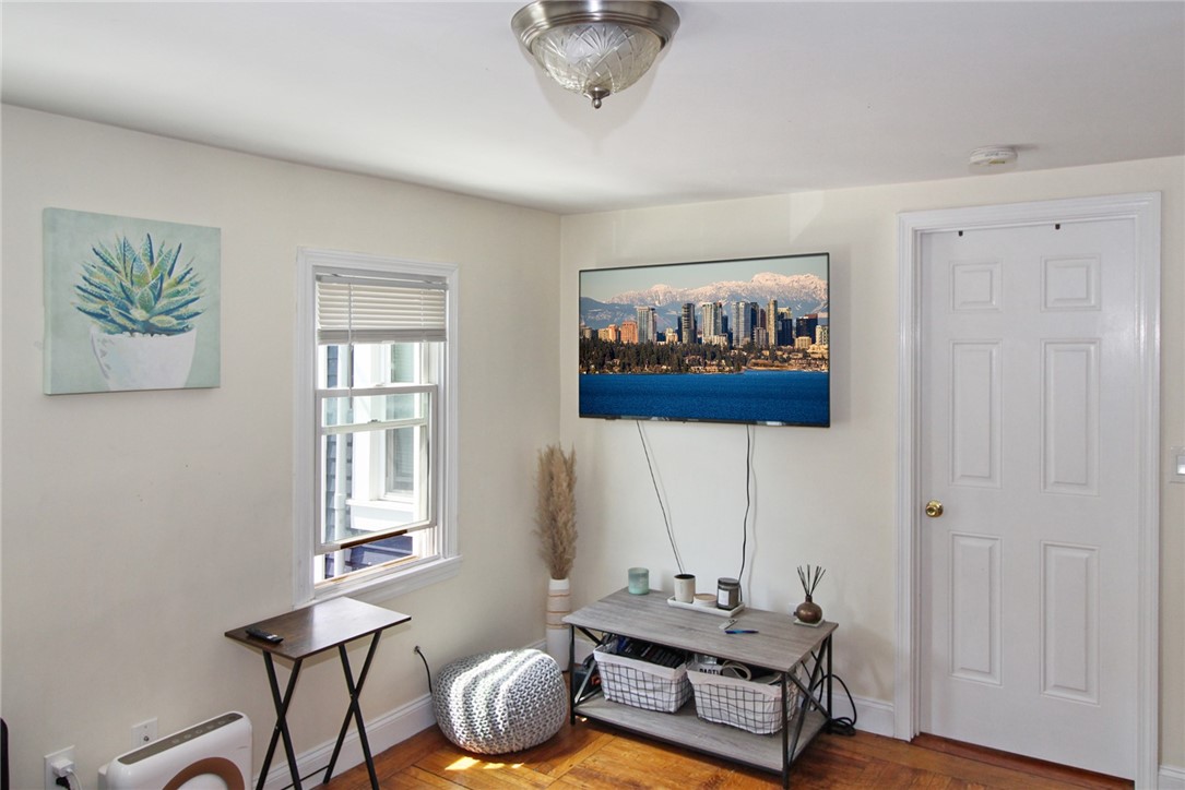 342 Spring Street, Unit 2 Newport, RI 02840 - Photo 5 of 17 Living room