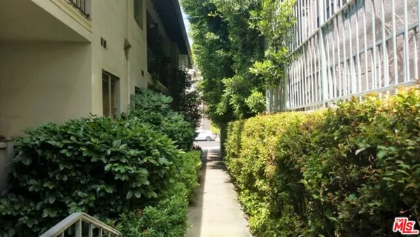 $2,250 | 422 Arnaz Drive, Unit 4, Los Angeles, CA 90048