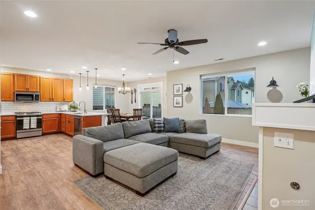 $699,999 | 26219 171st Place Southeast, Covington, WA 98042