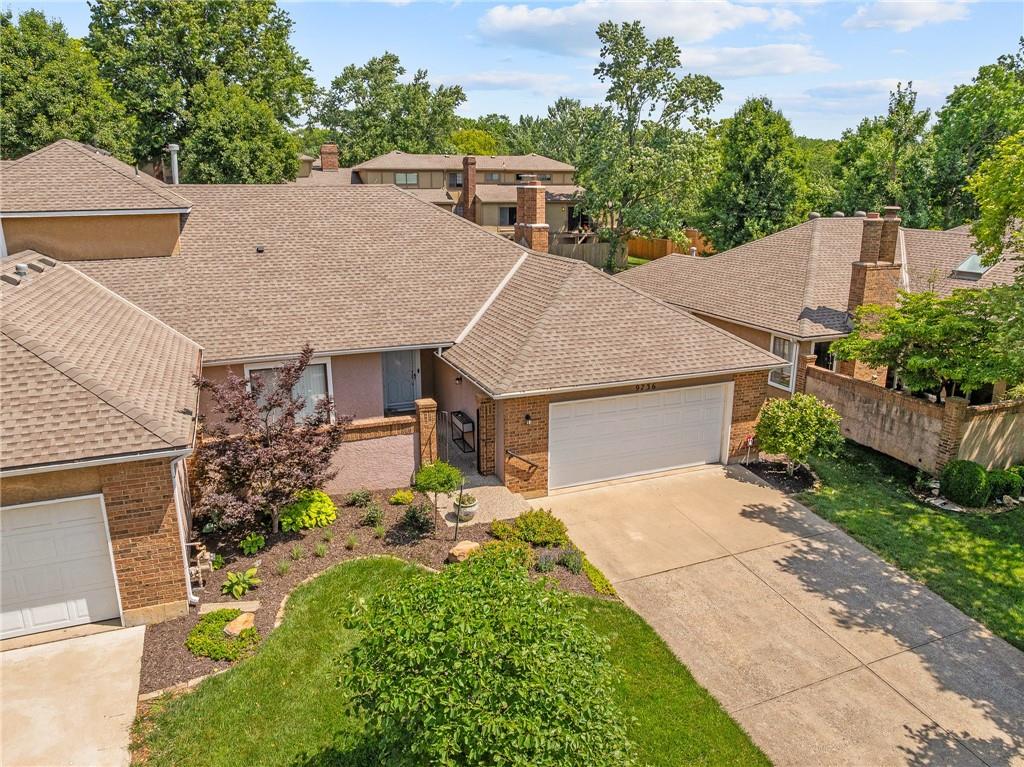 9736 Reeder Street Overland Park, KS 66214 - Photo 2 of 40