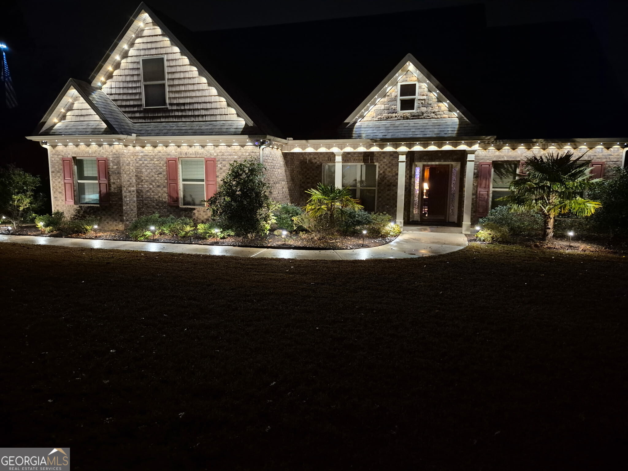 817 Smallwood Trace Hampton, GA 30228 - Photo 41 of 41 Christmas Lighting