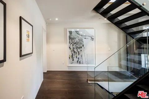 $2,899,999 | 1208 Palms Boulevard, Venice, CA 90291