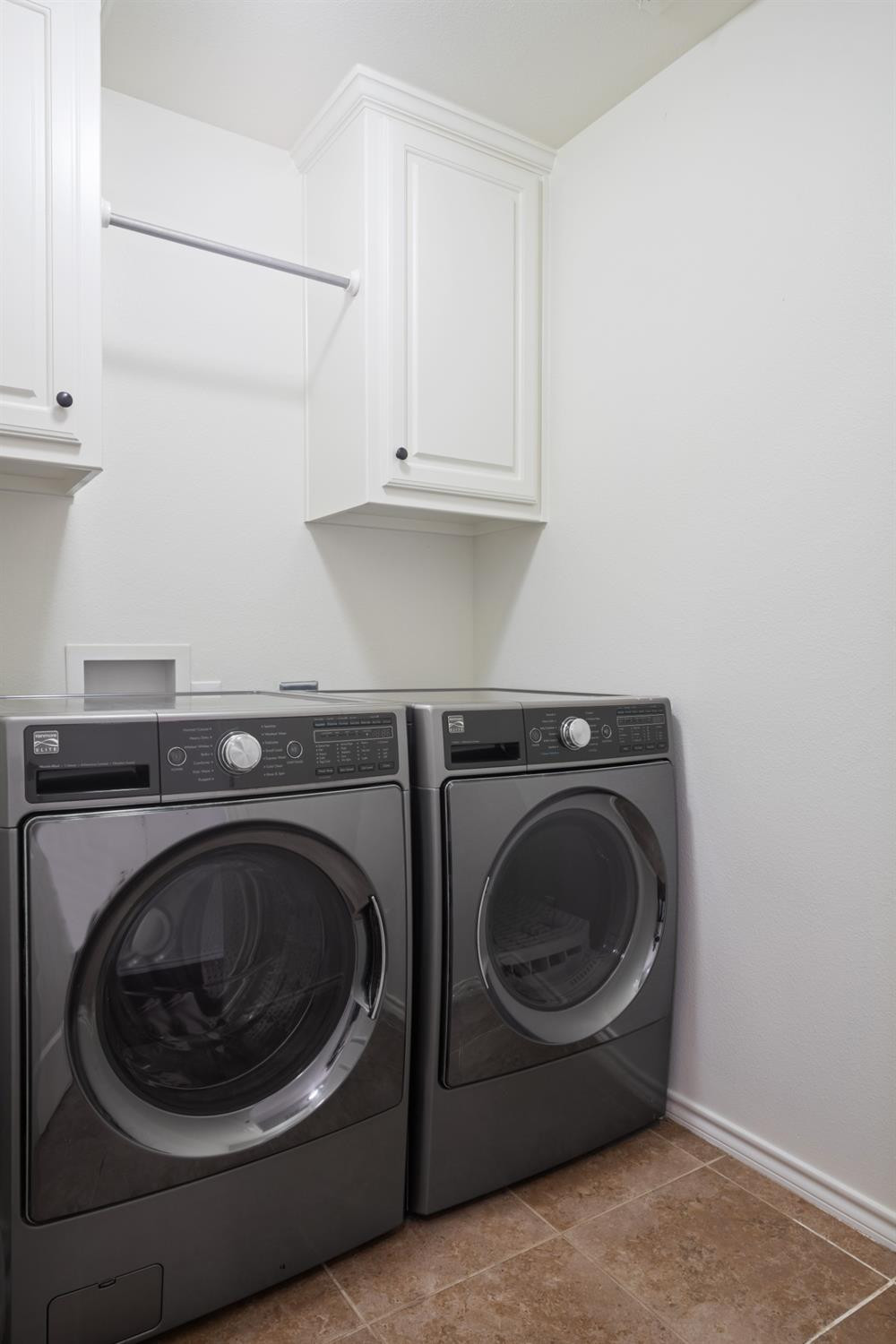 6816 Oakridge Avenue Lubbock, TX 79424 - Photo 17 of 19 a utility room with dryer and washer
