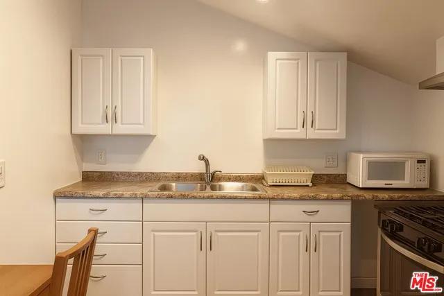 $2,000 | 5240 Buffalo Avenue, Sherman Oaks, CA 91401