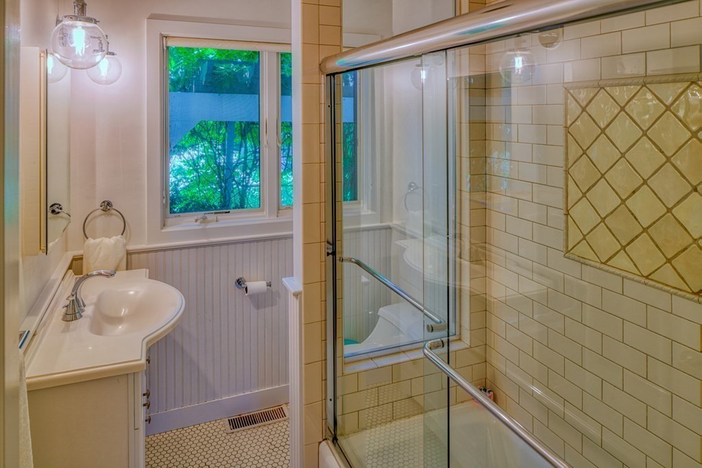 4 Wallingford Road Marblehead, MA 01945 - Photo 25 of 31