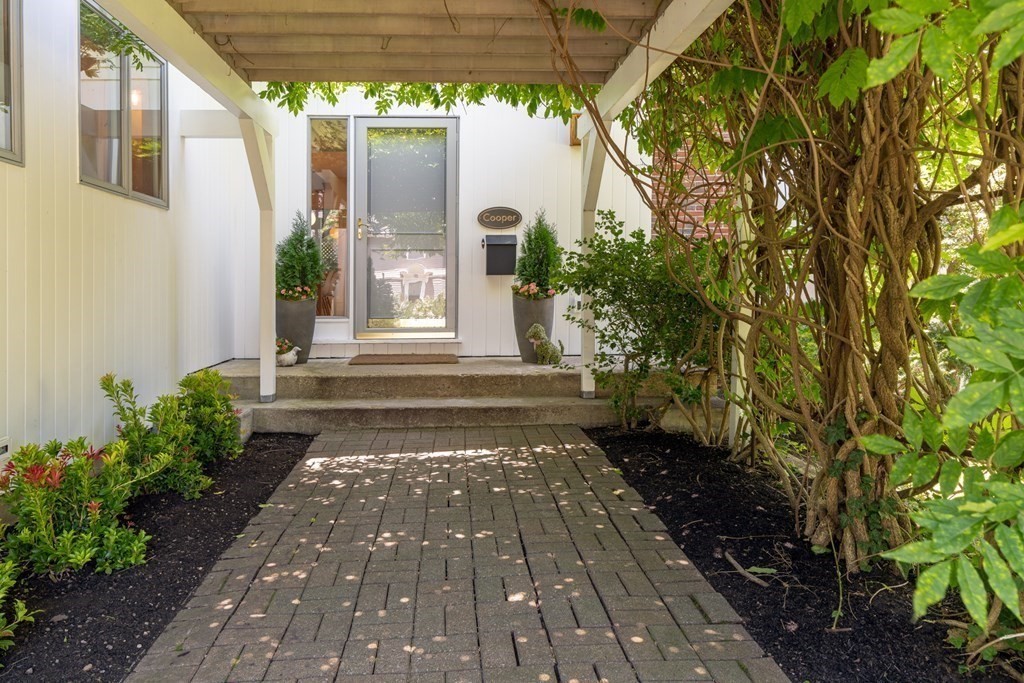 4 Wallingford Road Marblehead, MA 01945 - Photo 4 of 31