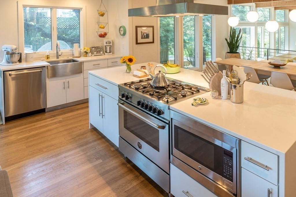 4 Wallingford Road Marblehead, MA 01945 - Photo 9 of 31