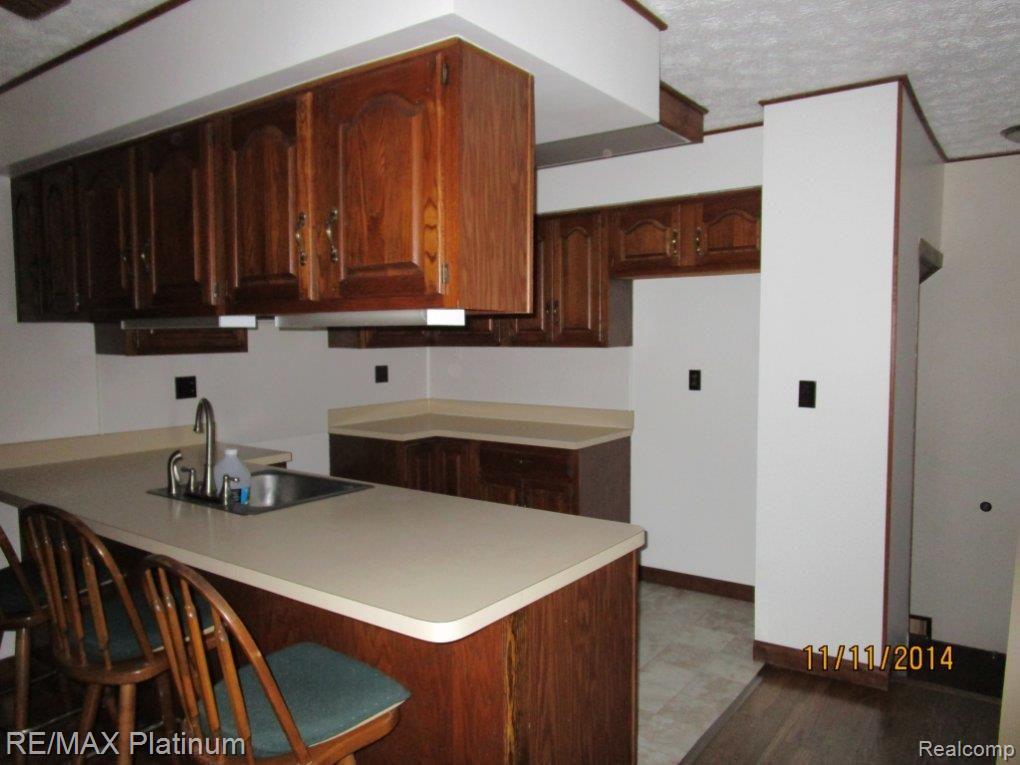 7210 Crofoot Road Fowlerville, MI 48836 - Photo 24 of 40 kitchen.jpg