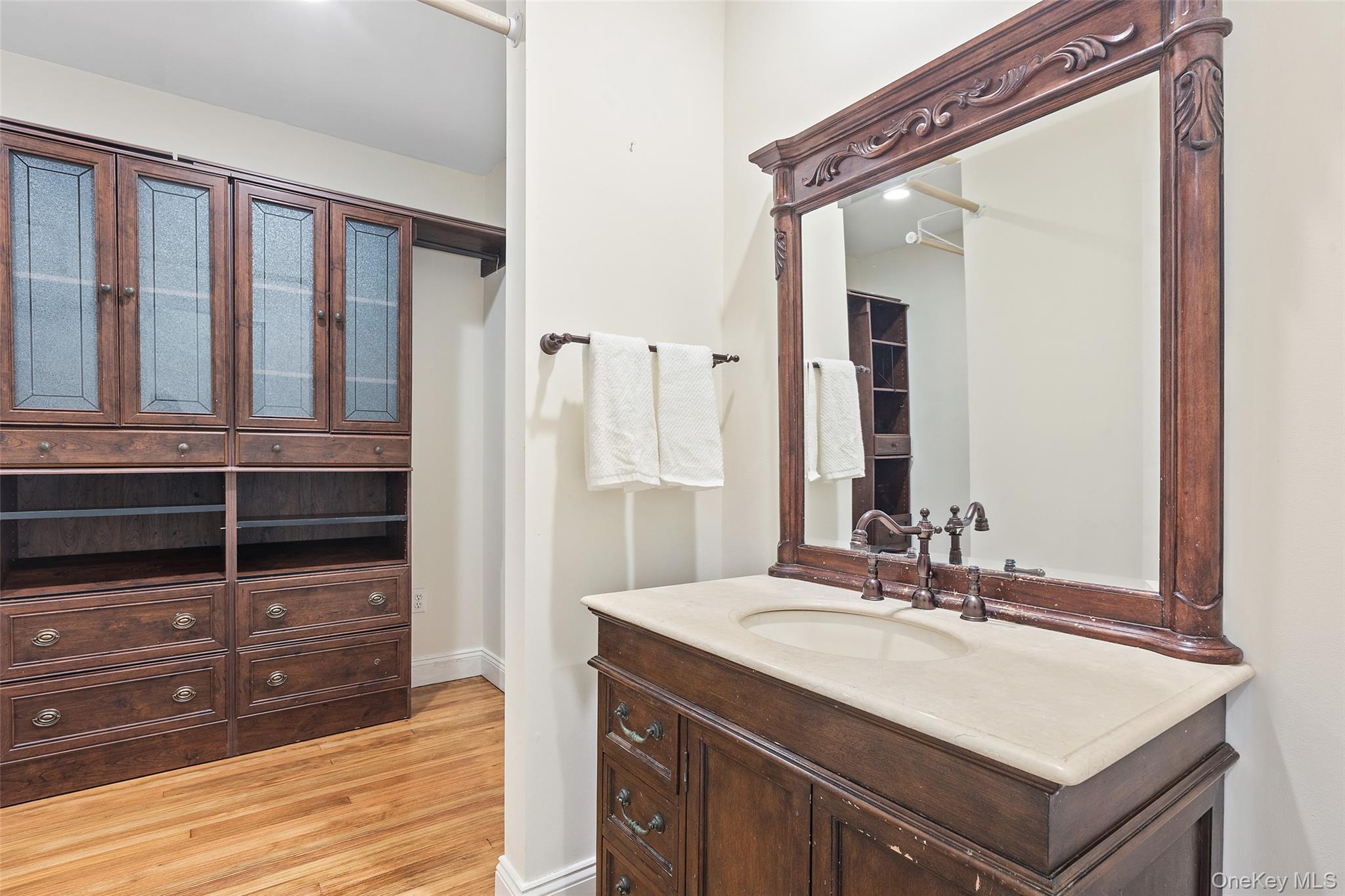 56 Huntville Road Katonah, NY 10536 - Photo 13 of 44 Walk in Closet with Sink